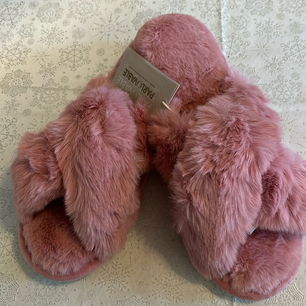 NWT Parlovable slippers